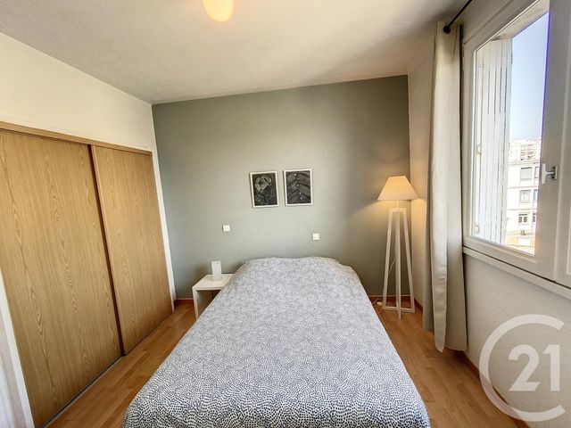 Appartement Chambre &agrave; louer - 5 pi&egrave;ces - 12 m2 - Tours - 37 - CENTRE