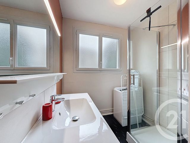 Appartement T2 &agrave; louer - 2 pi&egrave;ces - 61,18 m2 - St Cyr Sur Loire - 37 - CENTRE