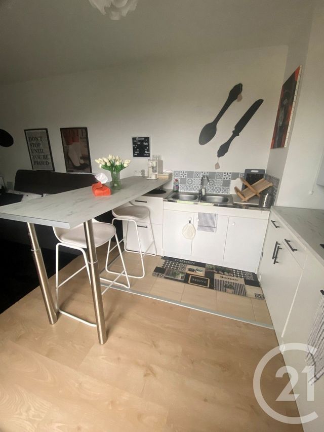 Appartement F1 &agrave; louer - 1 pi&egrave;ce - 26,80 m2 - Brie Comte Robert - 77 - ILE-DE-FRANCE