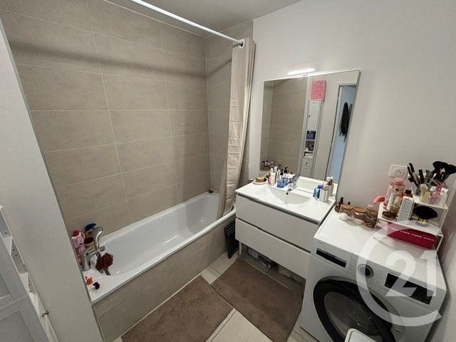 Appartement T3 &agrave; louer - 3 pi&egrave;ces - 59,66 m2 - Bourg En Bresse - 01 - RHONE-ALPES