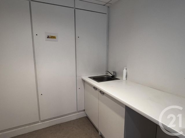 Local commercial à louer - 136.0 m2 - 92 - Hauts-de-Seine