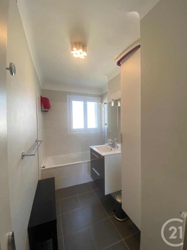 Appartement &agrave; louer - 3 pi&egrave;ces - 60,97 m2 - St Jean De Luz - 64 - AQUITAINE