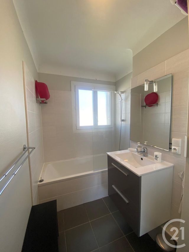 Appartement &agrave; louer - 3 pi&egrave;ces - 60,97 m2 - St Jean De Luz - 64 - AQUITAINE