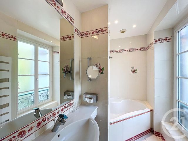 Maison à vendre - 17 pièces - 879,59 m2 - Perignat Les Sarlieve - 63 - AUVERGNE