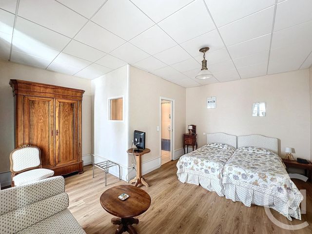 Maison à vendre - 17 pièces - 879,59 m2 - Perignat Les Sarlieve - 63 - AUVERGNE