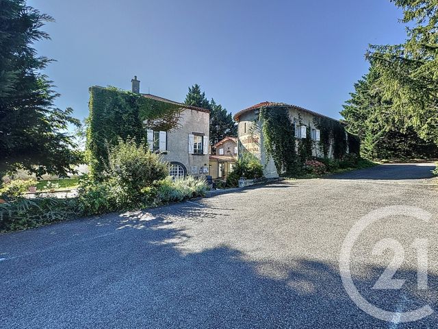 Maison à vendre - 17 pièces - 879,59 m2 - Perignat Les Sarlieve - 63 - AUVERGNE