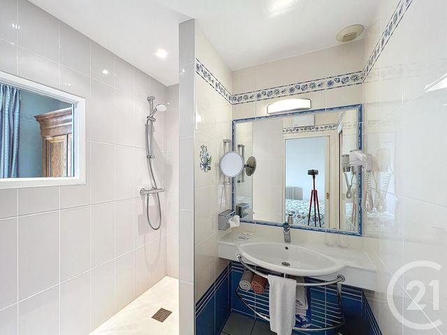 Maison à vendre - 17 pièces - 879,59 m2 - Perignat Les Sarlieve - 63 - AUVERGNE