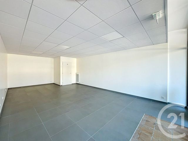 Local commercial à louer - 40.01 m2 - 63 - Puy-de-Dome