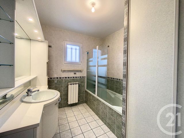 Maison &agrave; louer - 6 pi&egrave;ces - 105 m2 - Cournon D Auvergne - 63 - AUVERGNE