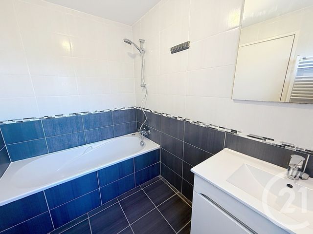 Maison &agrave; louer - 4 pi&egrave;ces - 75,62 m2 - Cournon D Auvergne - 63 - AUVERGNE