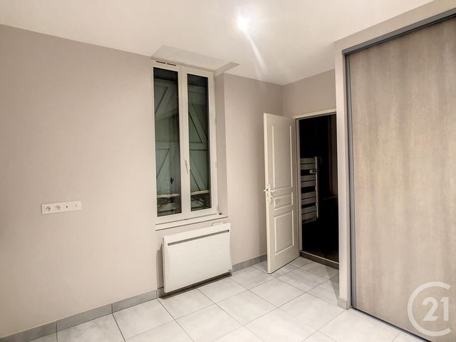 Appartement F2 &agrave; louer - 2 pi&egrave;ces - 32,50 m2 - Moulins - 03 - AUVERGNE
