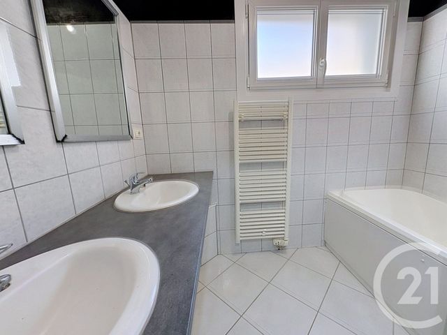 Maison &agrave; louer - 5 pi&egrave;ces - 104 m2 - Chanonat - 63 - AUVERGNE