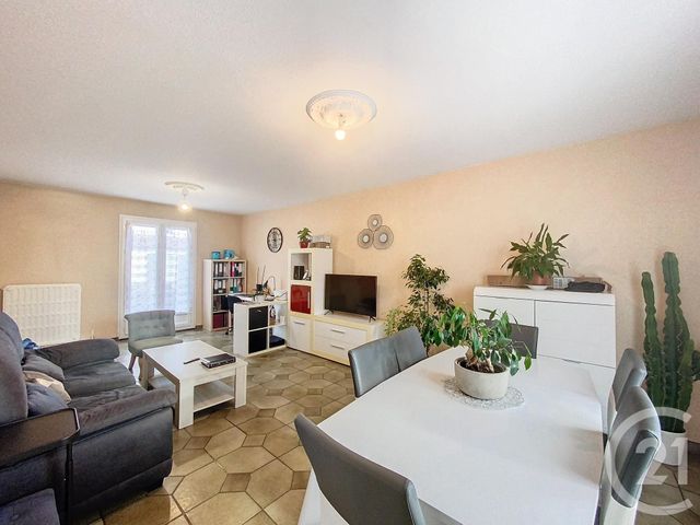 Maison &agrave; louer - 4 pi&egrave;ces - 84,23 m2 - Riom - 63 - AUVERGNE