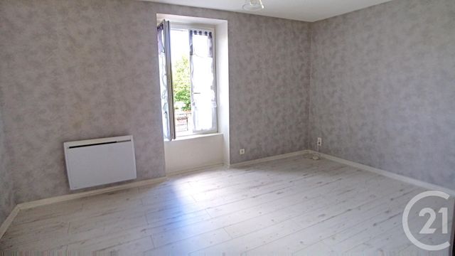 Appartement F4 &agrave; louer - 5 pi&egrave;ces - 62,14 m2 - La Roche Blanche - 63 - AUVERGNE