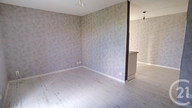 Appartement F4 &agrave; louer - 5 pi&egrave;ces - 62,14 m2 - La Roche Blanche - 63 - AUVERGNE
