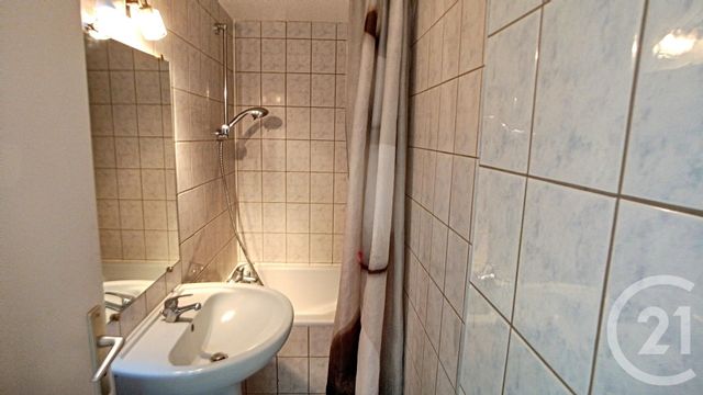 Appartement F4 &agrave; louer - 5 pi&egrave;ces - 62,14 m2 - La Roche Blanche - 63 - AUVERGNE