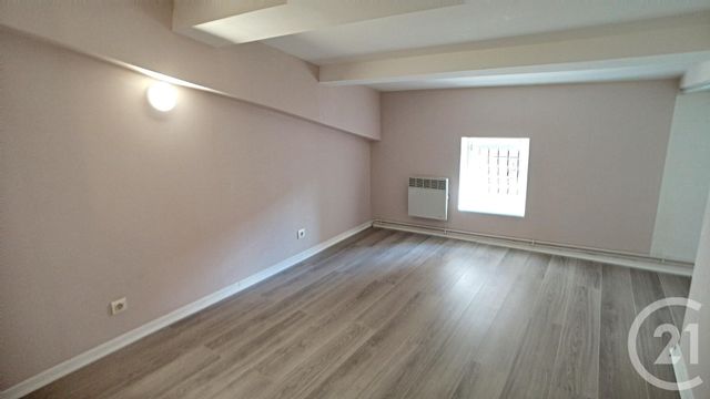 Appartement F4 &agrave; louer - 5 pi&egrave;ces - 62,14 m2 - La Roche Blanche - 63 - AUVERGNE