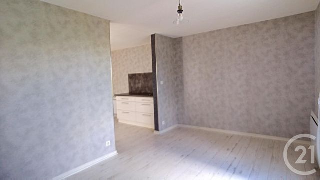 Appartement F4 &agrave; louer - 5 pi&egrave;ces - 62,14 m2 - La Roche Blanche - 63 - AUVERGNE