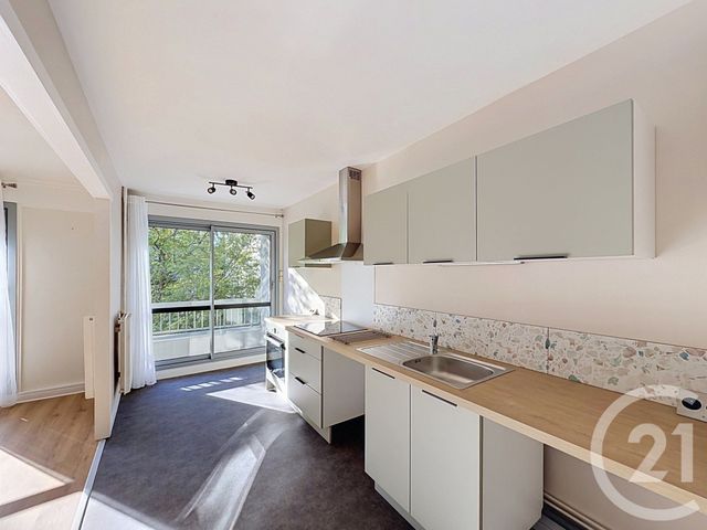 Appartement F4 &agrave; louer - 4 pi&egrave;ces - 94,61 m2 - Cournon D Auvergne - 63 - AUVERGNE