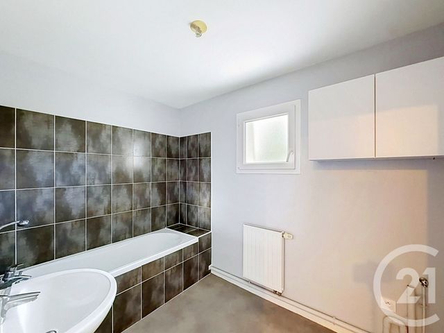 Appartement Duplex &agrave; louer - 4 pi&egrave;ces - 89,27 m2 - Cournon D Auvergne - 63 - AUVERGNE