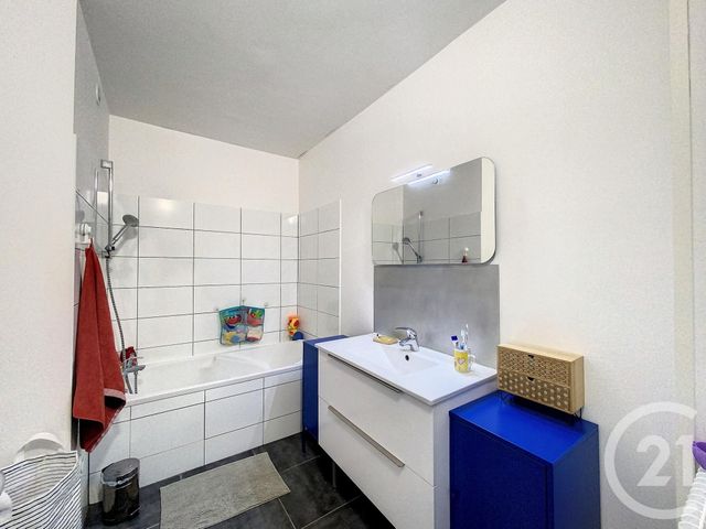 Appartement F3 &agrave; louer - 3 pi&egrave;ces - 70,28 m2 - Chamalieres - 63 - AUVERGNE