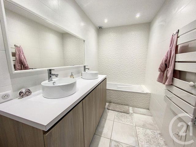 Appartement F4 &agrave; louer - 4 pi&egrave;ces - 125,72 m2 - Chalon Sur Saone - 71 - BOURGOGNE