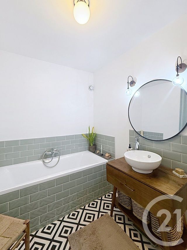 Appartement F4 &agrave; louer - 4 pi&egrave;ces - 84,48 m2 - Chalon Sur Saone - 71 - BOURGOGNE