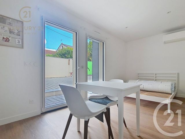 Appartement Studio &agrave; louer - 1 pi&egrave;ce - 24,87 m2 - Champs Sur Marne - 77 - ILE-DE-FRANCE