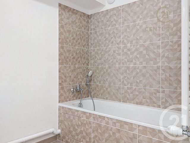 Appartement Local &agrave; louer - 3 pi&egrave;ces - 60,60 m2 - Champs Sur Marne - 77 - ILE-DE-FRANCE