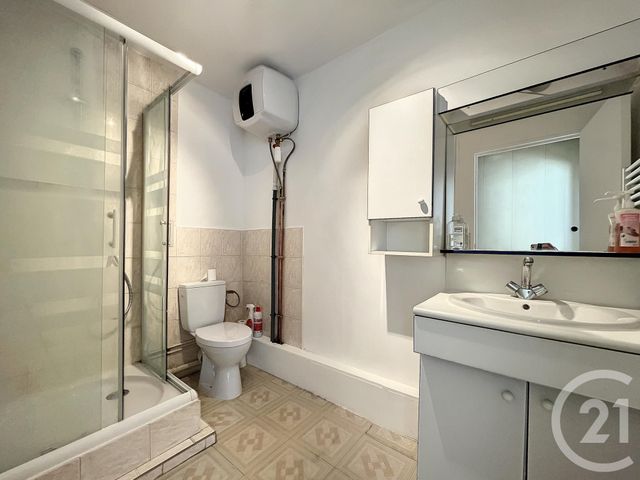 Appartement T1 &agrave; louer - 1 pi&egrave;ce - 30,12 m2 - Noisiel - 77 - ILE-DE-FRANCE