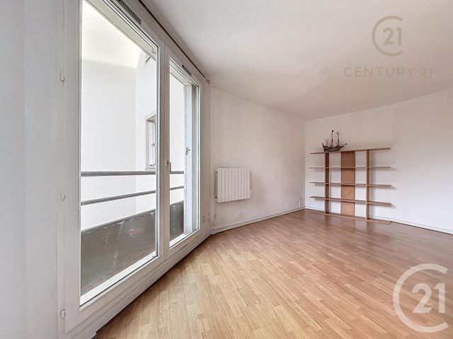 Appartement T1 &agrave; louer - 1 pi&egrave;ce - 30,12 m2 - Noisiel - 77 - ILE-DE-FRANCE