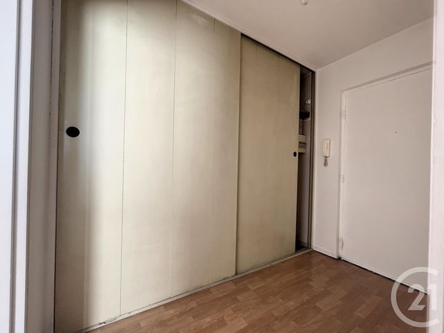 Appartement T1 &agrave; louer - 1 pi&egrave;ce - 30,12 m2 - Noisiel - 77 - ILE-DE-FRANCE