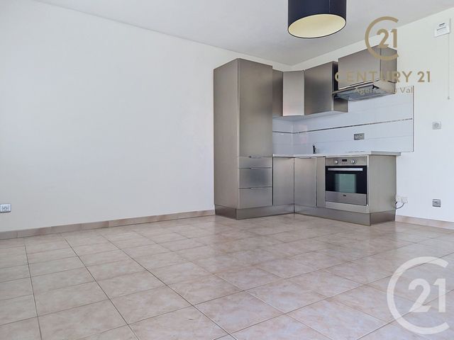 Appartement Studio &agrave; louer - 1 pi&egrave;ce - 26,75 m2 - Champs Sur Marne - 77 - ILE-DE-FRANCE