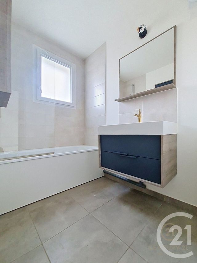 Appartement F3 &agrave; louer - 3 pi&egrave;ces - 48,86 m2 - Chelles - 77 - ILE-DE-FRANCE
