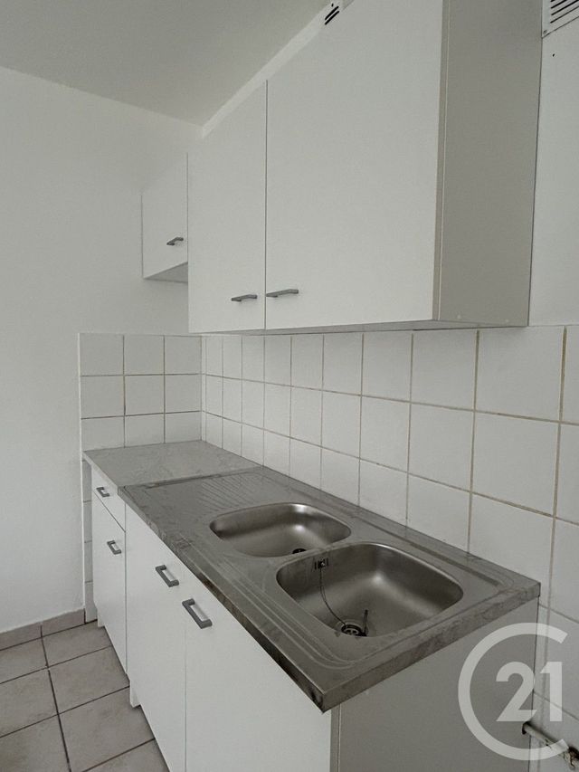 Appartement F1 &agrave; louer - 1 pi&egrave;ce - 25,97 m2 - Bruyeres Le Chatel - 91 - ILE-DE-FRANCE