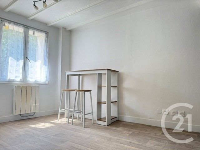 Appartement Studio &agrave; louer - 1 pi&egrave;ce - 23,73 m2 - Etampes - 91 - ILE-DE-FRANCE