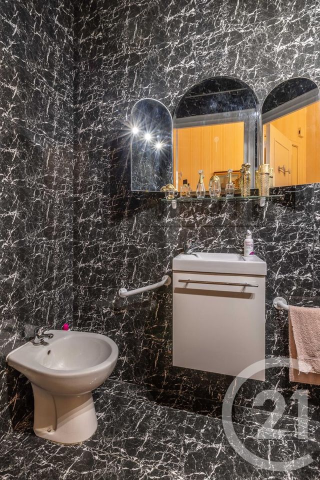 Appartement F2 à vendre - 2 pièces - 71,52 m2 - Nice - 06 - PROVENCE-ALPES-COTE-D-AZUR