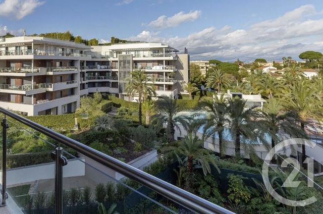 Appartement F4 à vendre - 4 pièces - 114,43 m2 - Juan Les Pins - 06 - PROVENCE-ALPES-COTE-D-AZUR
