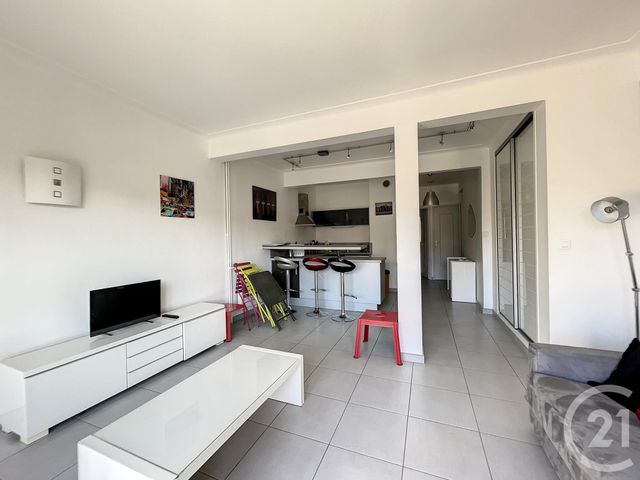 Appartement Studio à louer - 1 pièce - 40 m2 - Nice - 06 - PROVENCE-ALPES-COTE-D-AZUR