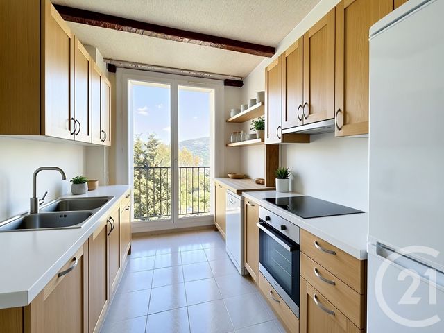 Appartement F5 &agrave; vendre - 5 pi&egrave;ces - 91,80 m2 - Carros - 06 - PROVENCE-ALPES-COTE-D-AZUR