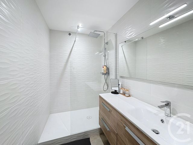 Appartement F3 à vendre - 3 pièces - 64,64 m2 - Le Puy En Velay - 43 - AUVERGNE