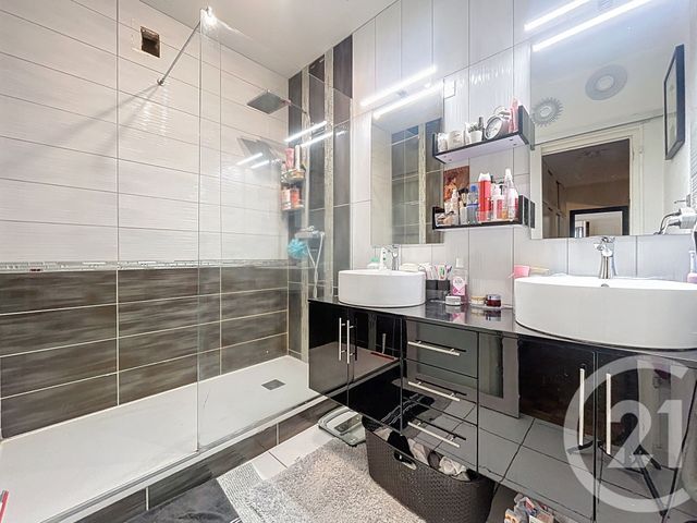 Appartement F4 à vendre - 5 pièces - 107,40 m2 - Vals Pres Le Puy - 43 - AUVERGNE