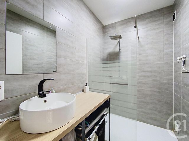 Appartement T3 &agrave; vendre - 5 pi&egrave;ces - 80,10 m2 - Le Puy En Velay - 43 - AUVERGNE