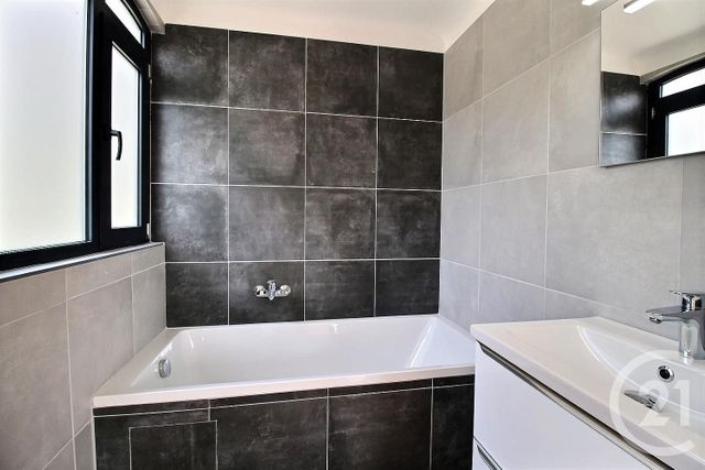 Maison à vendre - 7 pièces - 168 m2 - Le Rouret - 06 - PROVENCE-ALPES-COTE-D-AZUR