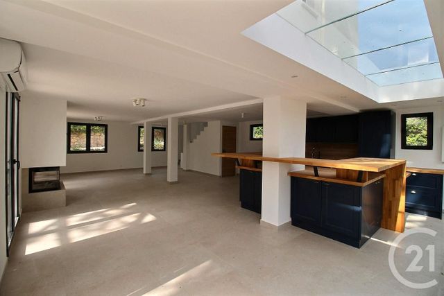 Maison à vendre - 7 pièces - 168 m2 - Le Rouret - 06 - PROVENCE-ALPES-COTE-D-AZUR