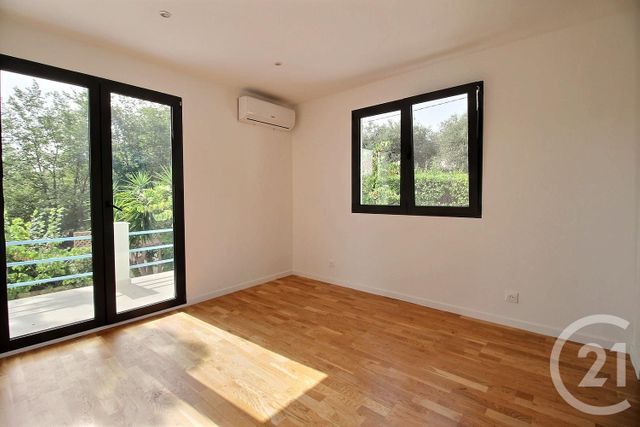 Maison à vendre - 7 pièces - 168 m2 - Le Rouret - 06 - PROVENCE-ALPES-COTE-D-AZUR