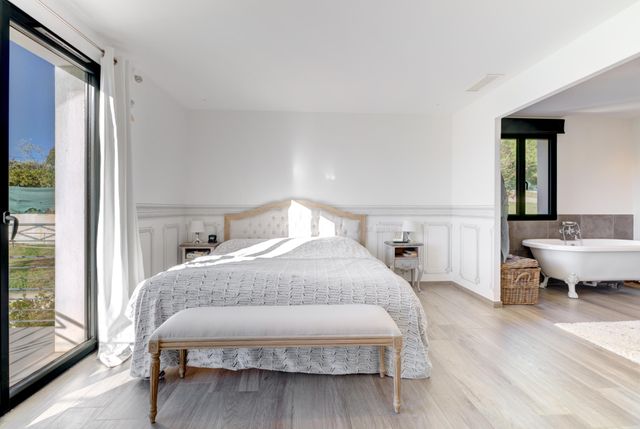 Maison à vendre - 5 pièces - 223 m2 - Chateauneuf Grasse - 06 - PROVENCE-ALPES-COTE-D-AZUR