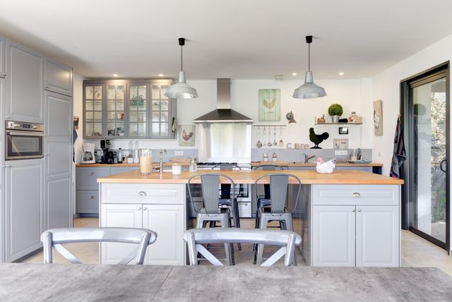 Maison à vendre - 5 pièces - 223 m2 - Chateauneuf Grasse - 06 - PROVENCE-ALPES-COTE-D-AZUR