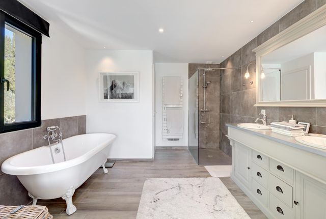 Maison à vendre - 5 pièces - 223 m2 - Chateauneuf Grasse - 06 - PROVENCE-ALPES-COTE-D-AZUR