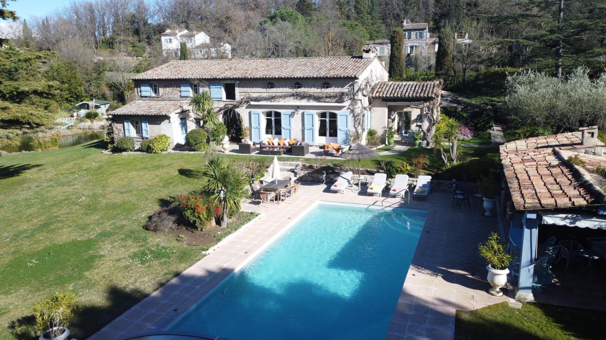 maison  - CHATEAUNEUF GRASSE- 06